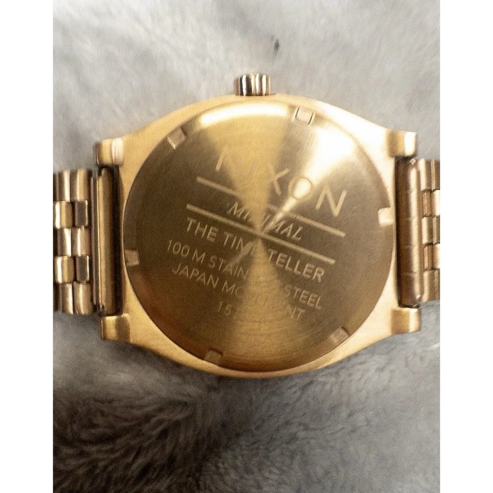Nixon time teller